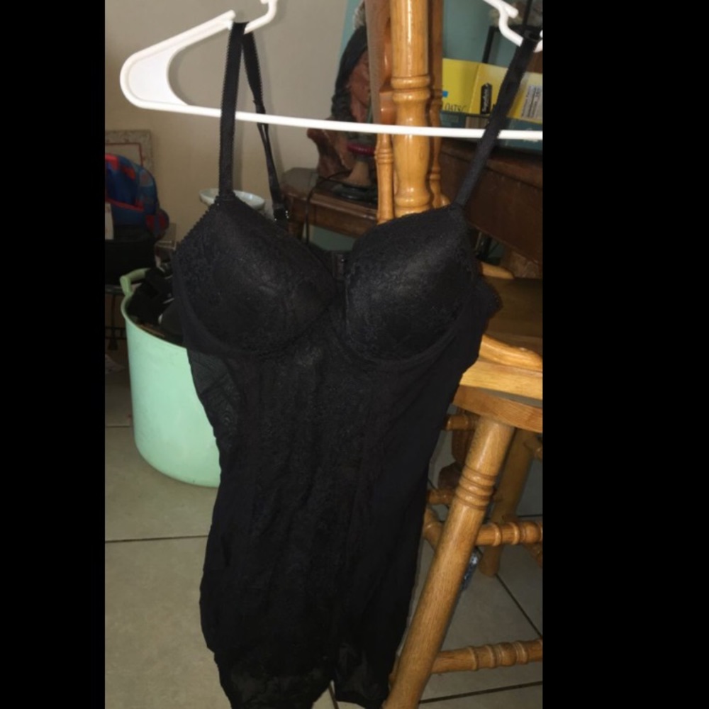 Lingerie - Picture 3 of 4